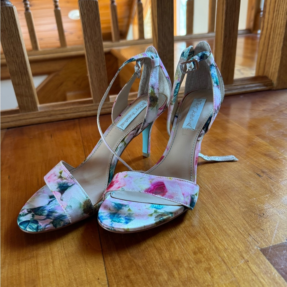 Betsey Johnson floral open toe heels size 6.5